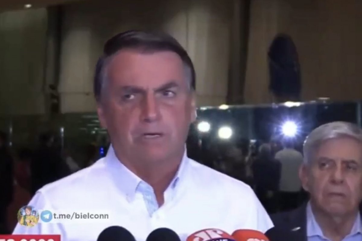 Vídeo: Bolsonaro acusa Moraes de ser parcial em decisão sobre inserções em rádios