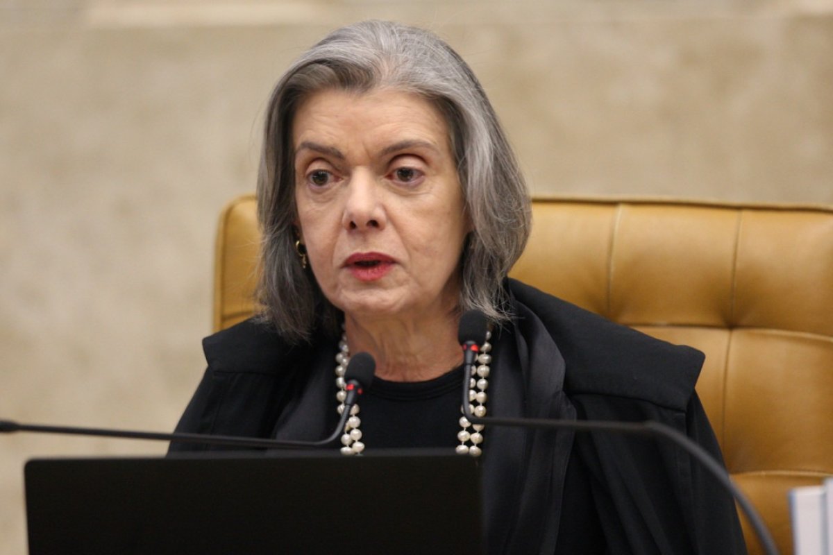'Agruras que vão além de qualquer civilidade', diz ministra após insultos de Roberto Jefferson
