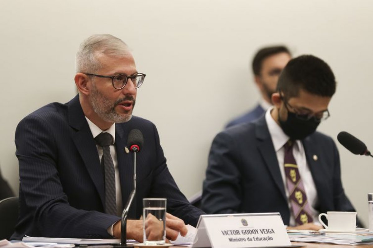 Ministro da Educação Victor Godoy, será ouvido na Câmara sobre cortes no orçamento da educação para 2023