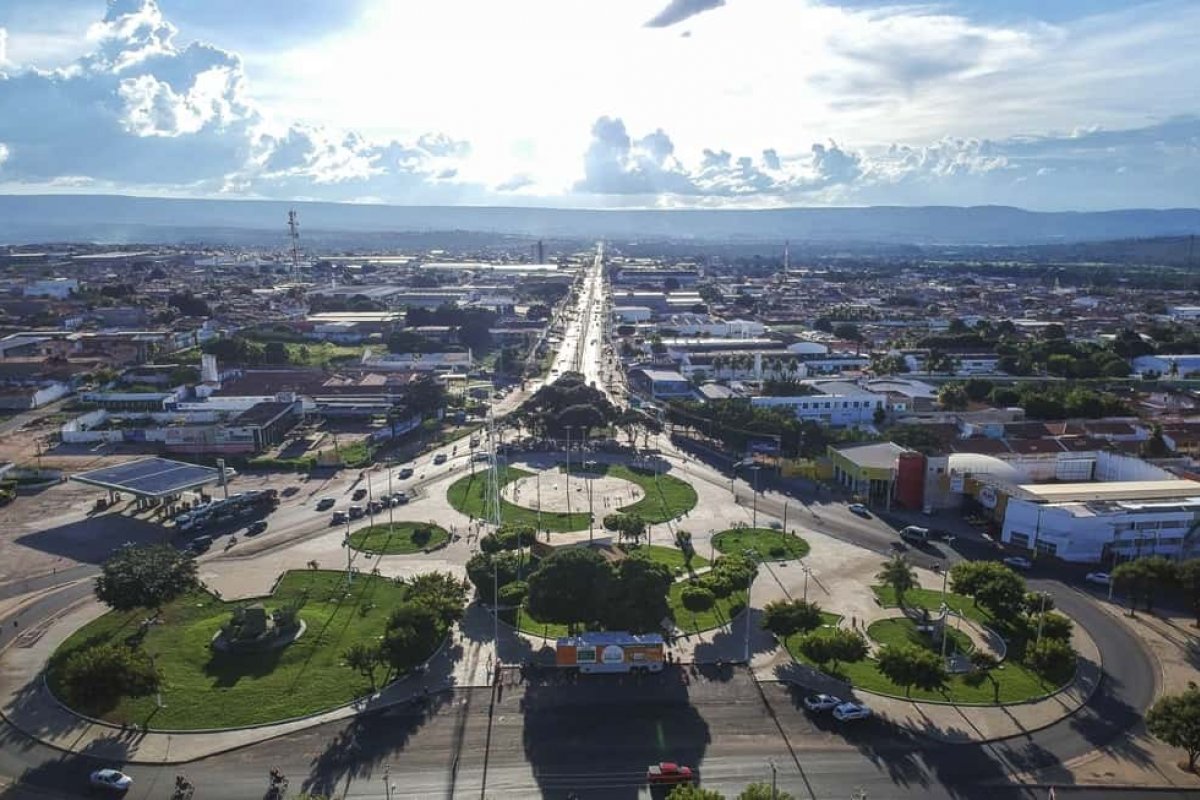 Homens encapuzados atacam e matam 3 pessoas na Bahia