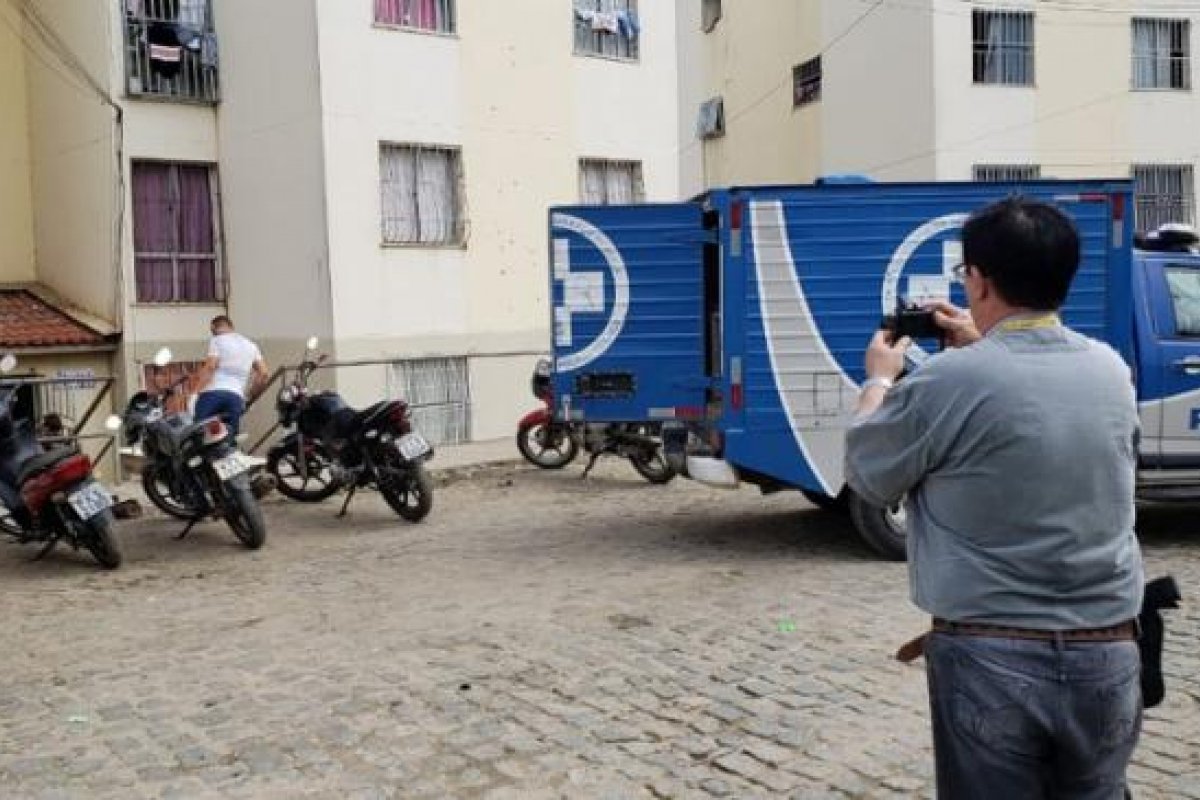 Idoso é assassinado a facadas dentro de casa na Bahia