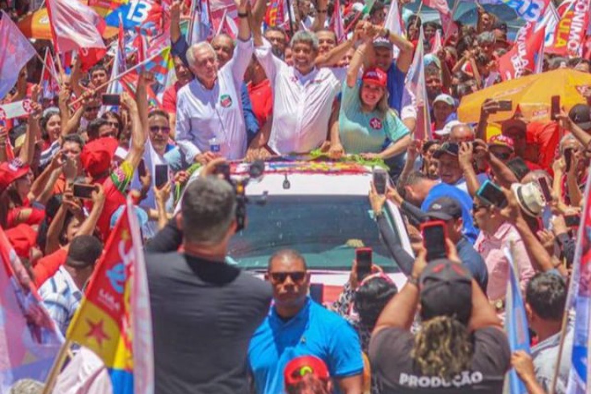 Senador Otto Alencar é assaltado durante caminhada do PT em Guanambi