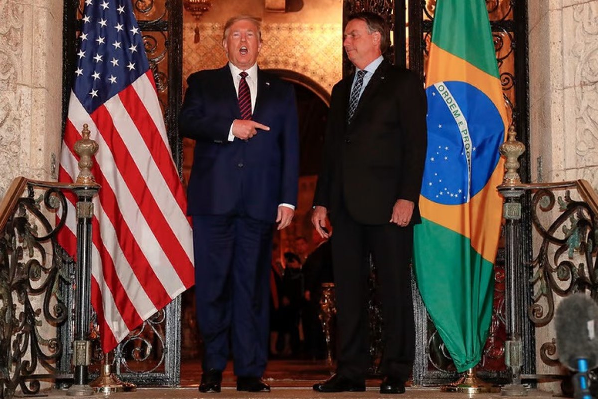 Trump declara apoio a Bolsonaro e chama Lula de 'lunático'
