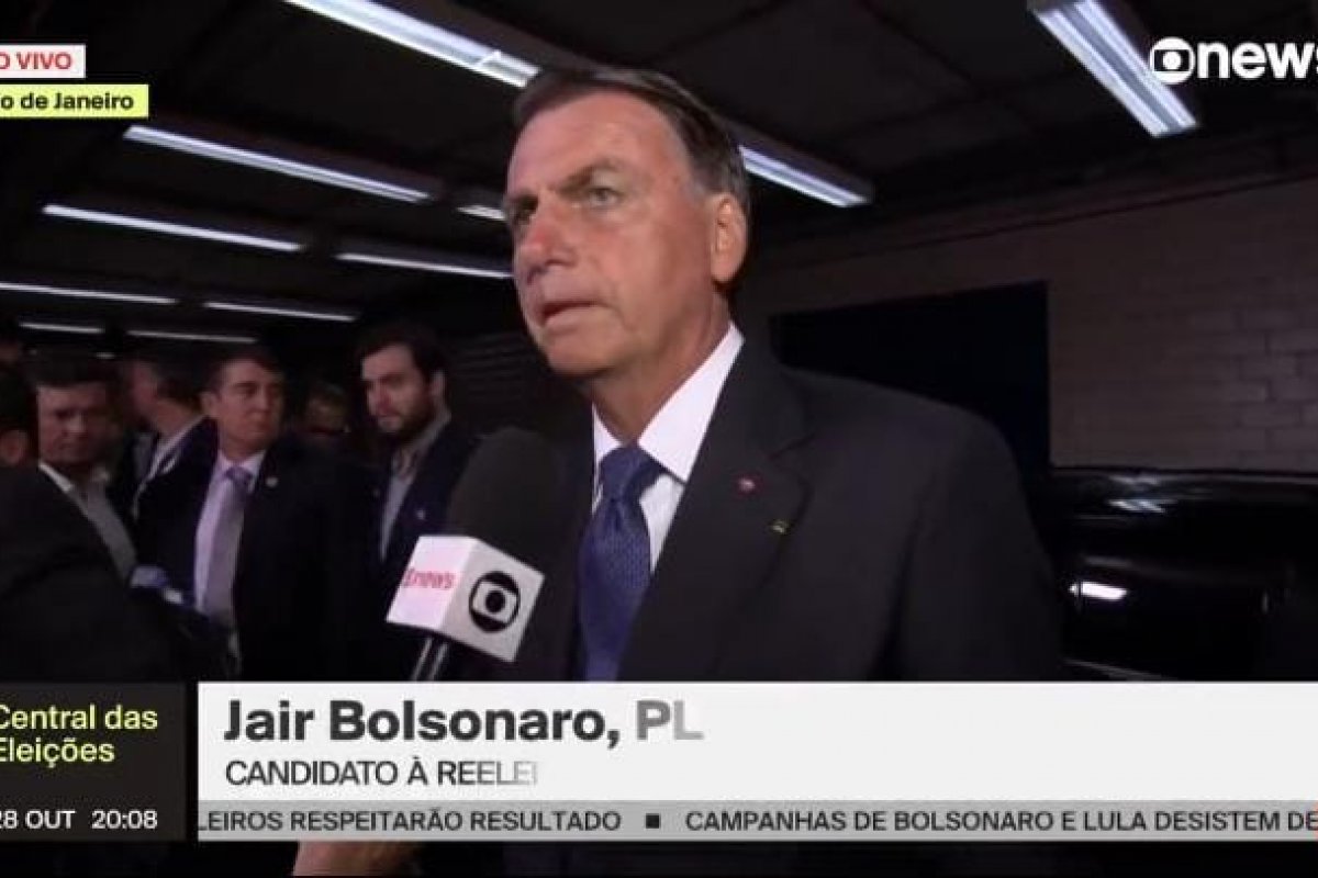 Bolsonaro é o primeiro a chegar ao debate e afirma que vai “falar das mentiras” de Lula