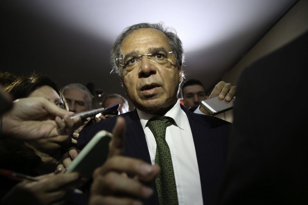 Equipe de Paulo Guedes não crê em aprovação da PEC de emergência fiscal este ano