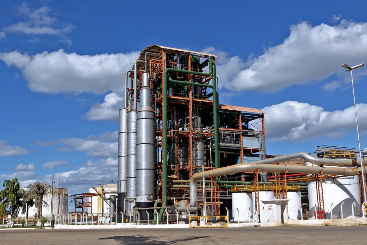 Empregos na indústria baiana crescem após três anos em queda, diz IBGE