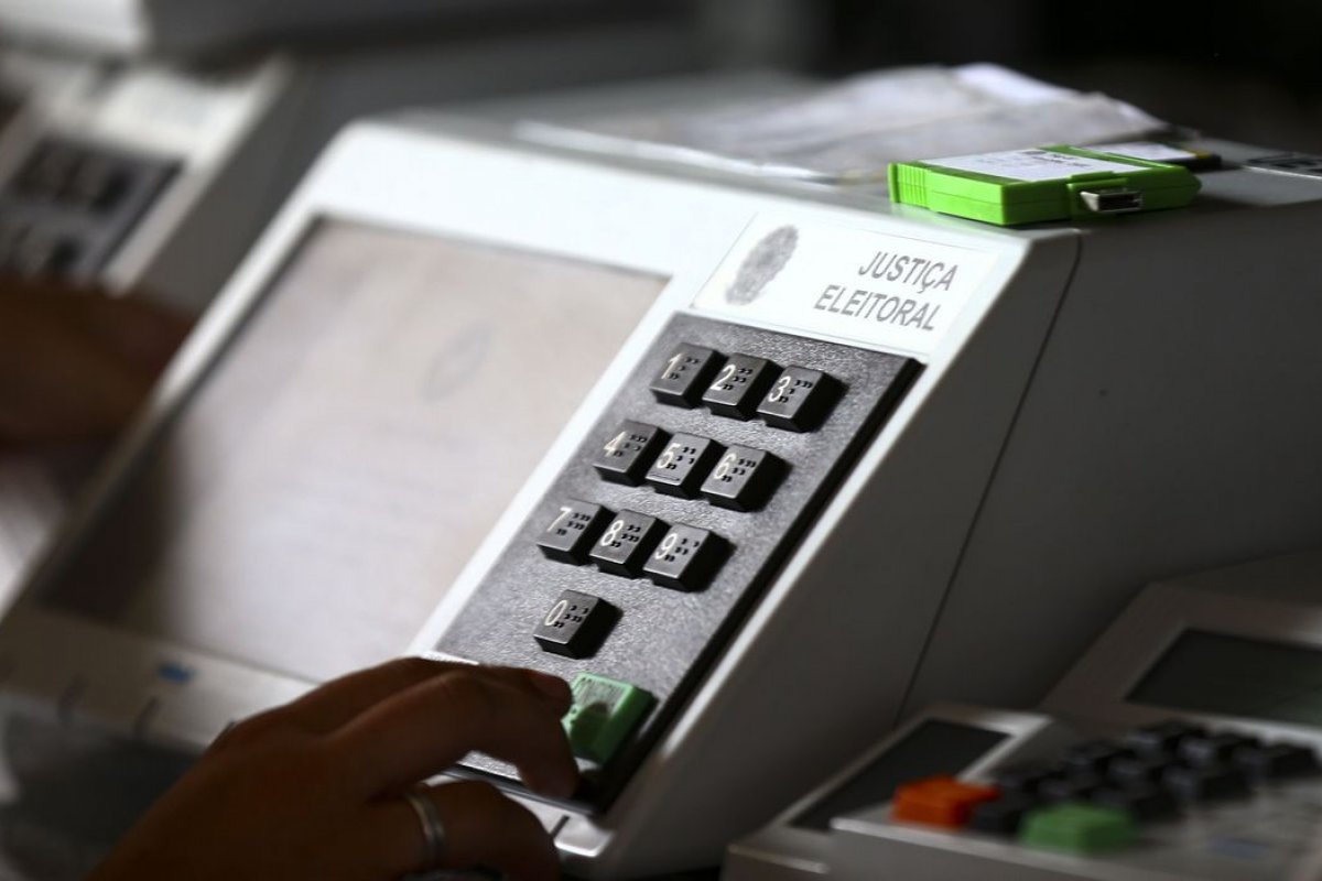 926 urnas precisaram ser substituídas, diz TSE