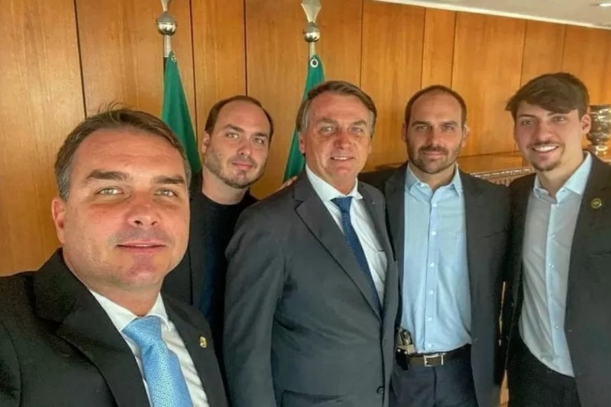 Filhos de Bolsonaro podem concorrer a novos cargos após derrota presidencial