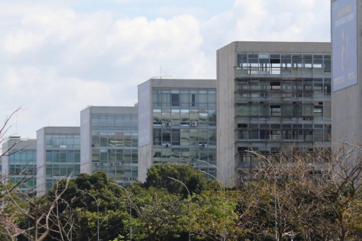 Novo governo: Lula deve criar cerca de 33 novos ministérios