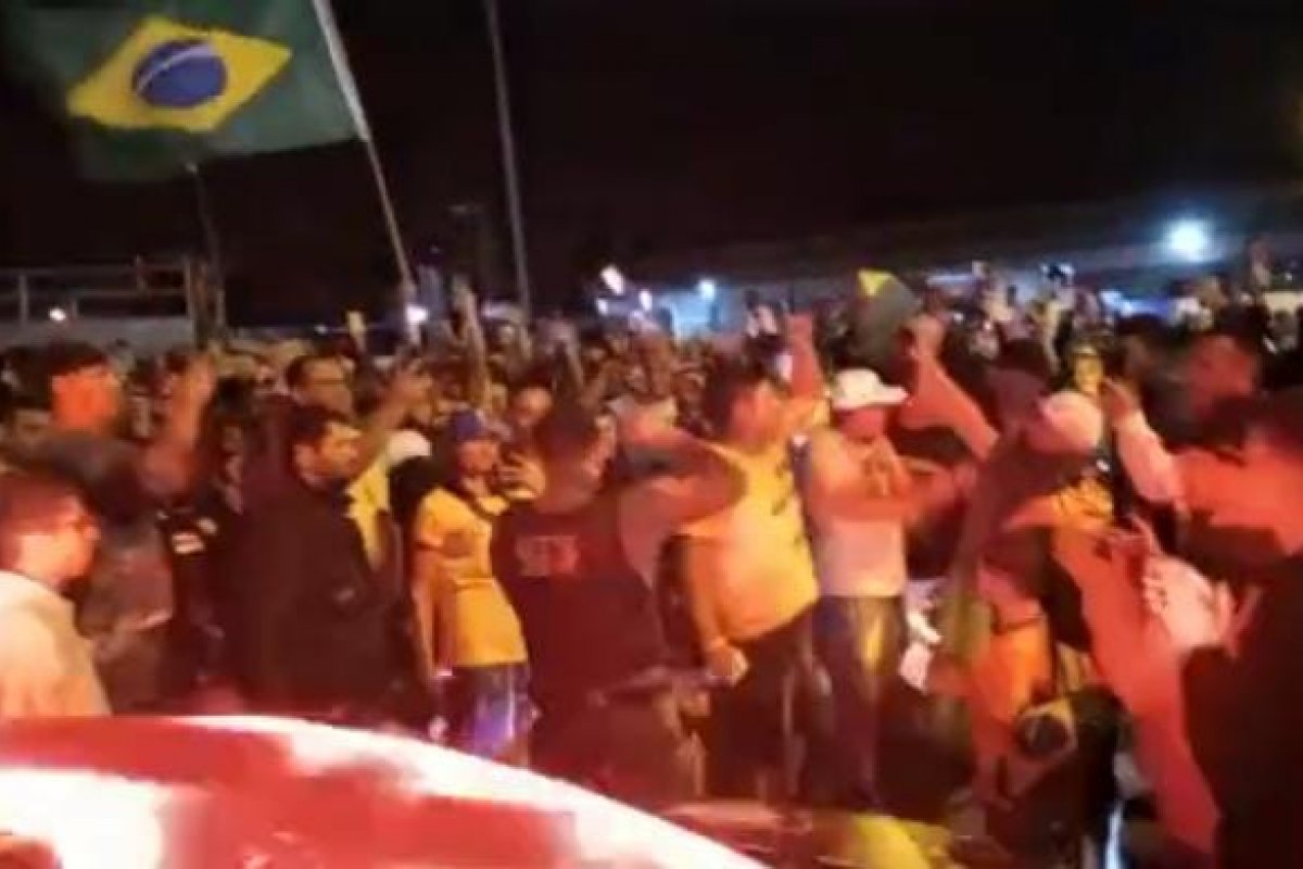 Vídeo: “Somos cidadãos de bem e vamos trabalhar dentro da Lei”, diz PM em protesto no RJ