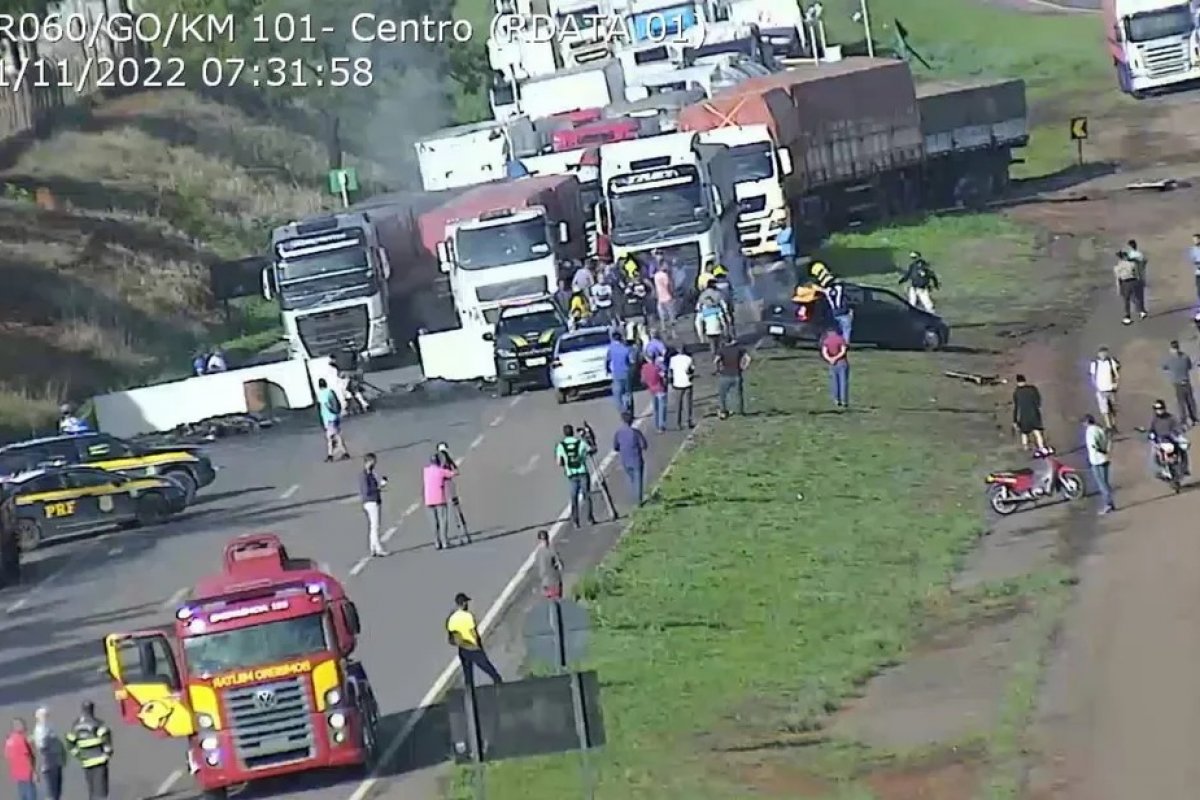 Moraes autoriza que PMs desobstruam estradas bloqueadas no país