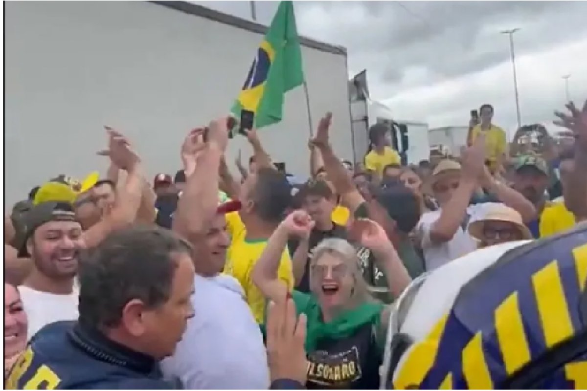 PRF afirma que apura conduta de 3 servidores por incitação ao bloqueio de rodovias federais