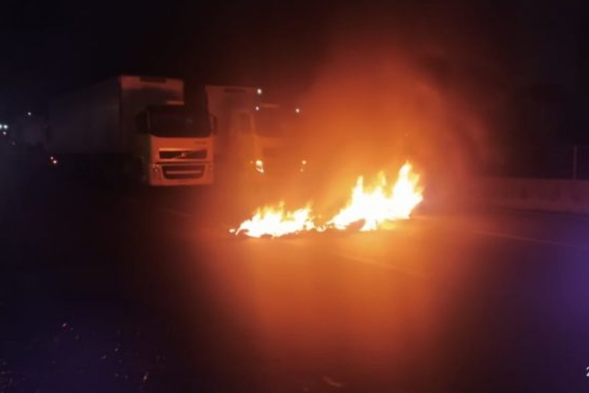 PRF aciona a Força Nacional para liberar as estradas bloqueadas por manifestantes