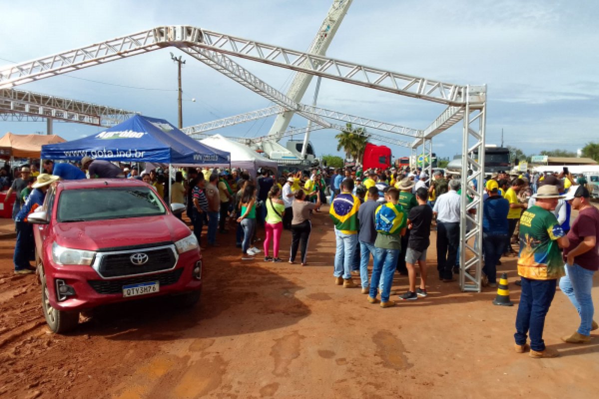 Montagem de acampamento para manifestantes que bloqueiam rodovias é impedida pela policia na Bahia