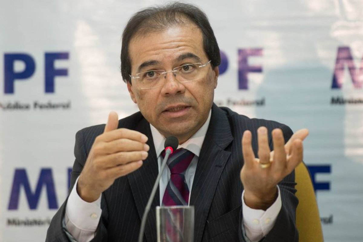 Nicolao Dino é cotado para substituir Aras na PGR durante governo Lula