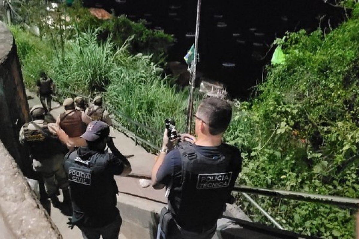 Testemunhas são ouvidas na reconstituição da operação policial na Gamboa em Salvador