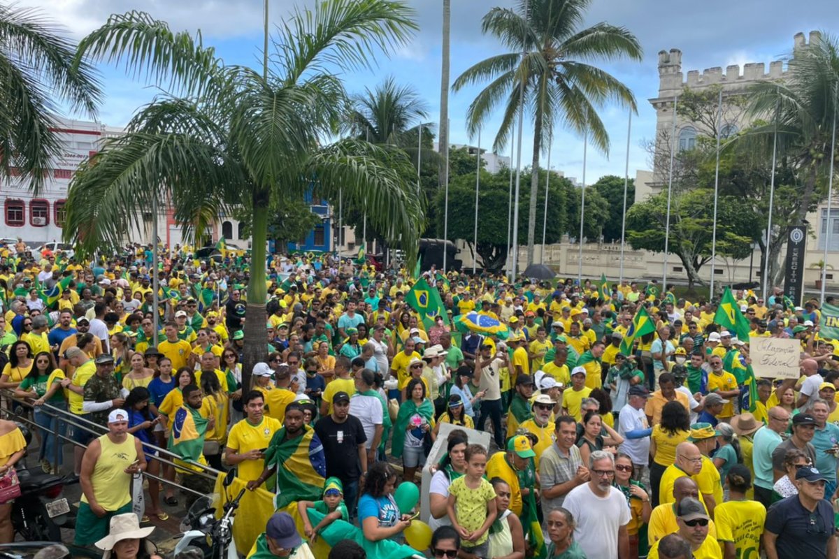 Vídeo: eleitores de Bolsonaro protestam contra resultado das eleições no Centro de Salvador