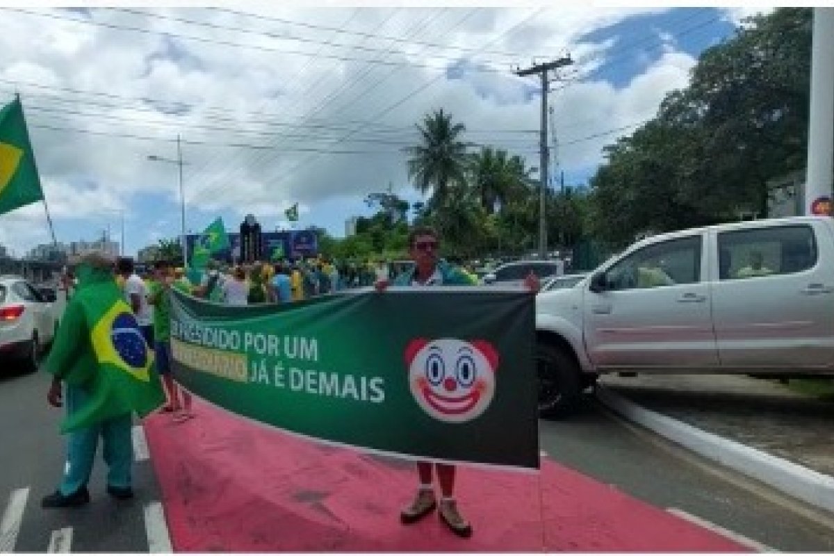 Vídeo: bolsonaristas se manifestam contra vitória de Lula nas urnas no Imbuí, em Salvador