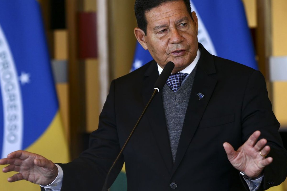'Não adianta mais chorar, nós perdemos o jogo', diz Mourão