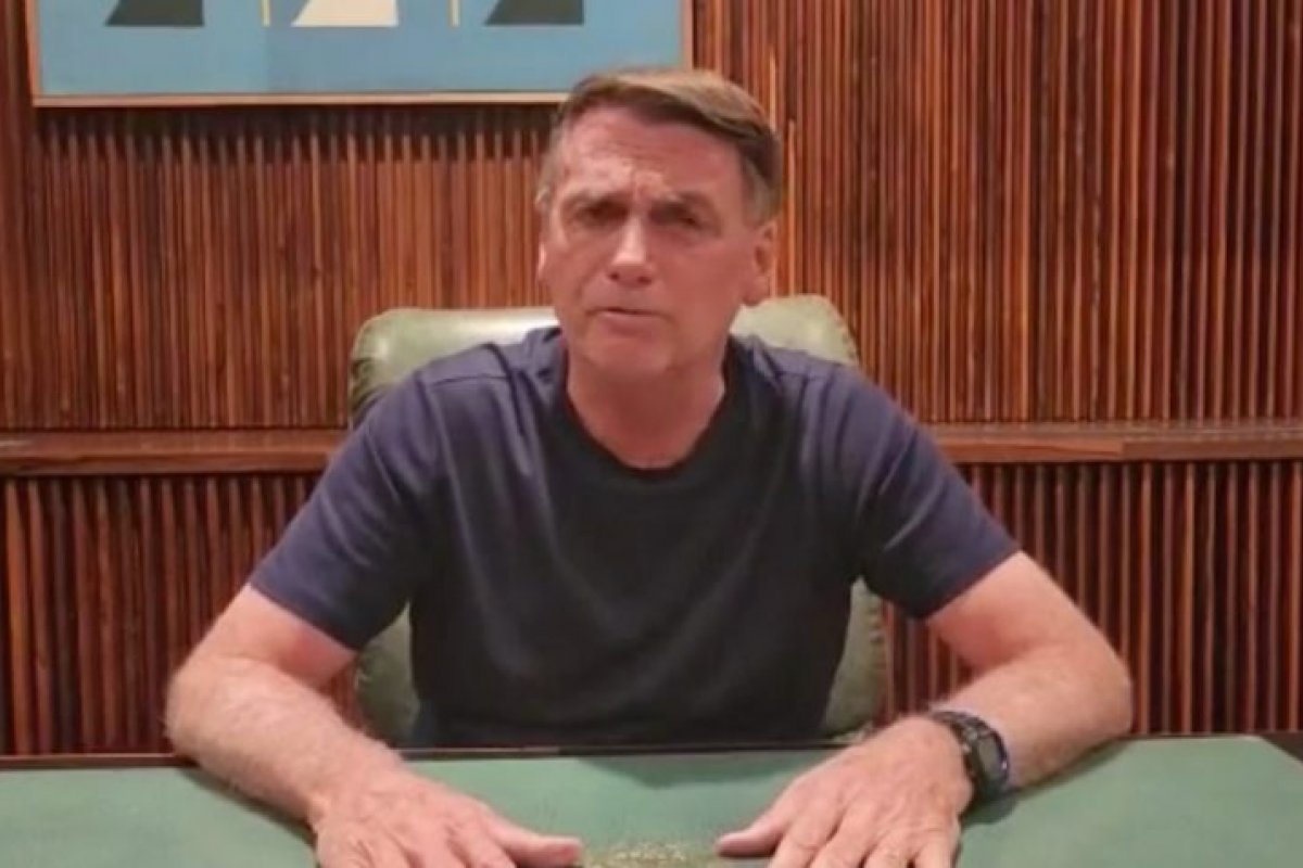 Vídeo: Bolsonaro pede que apoiadores desobstruam rodovias pelo Brasil