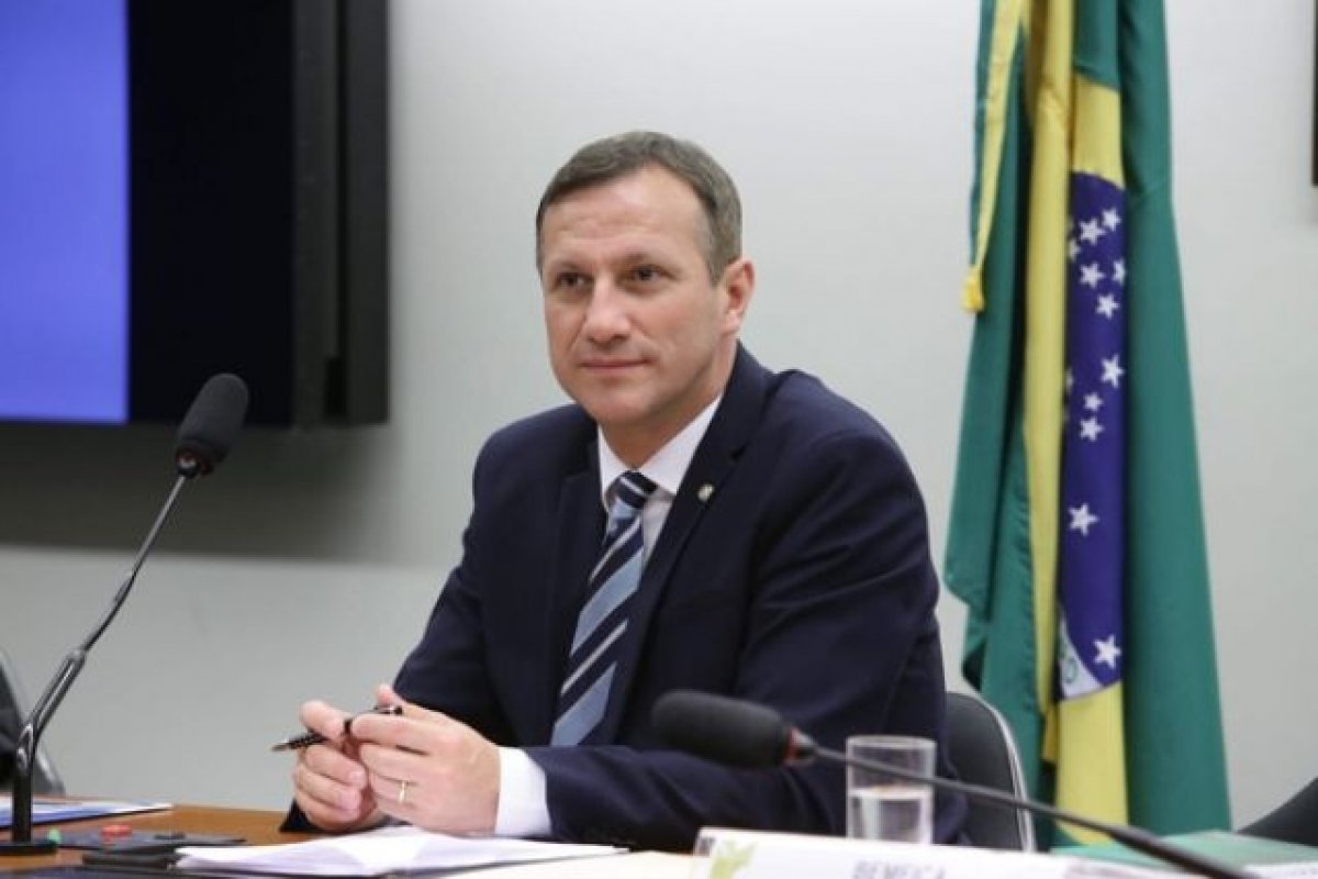 Vice-líder do governo na Câmara diz que os brasileiros 'não aceitam ser mais uma vez comandados por Lula'