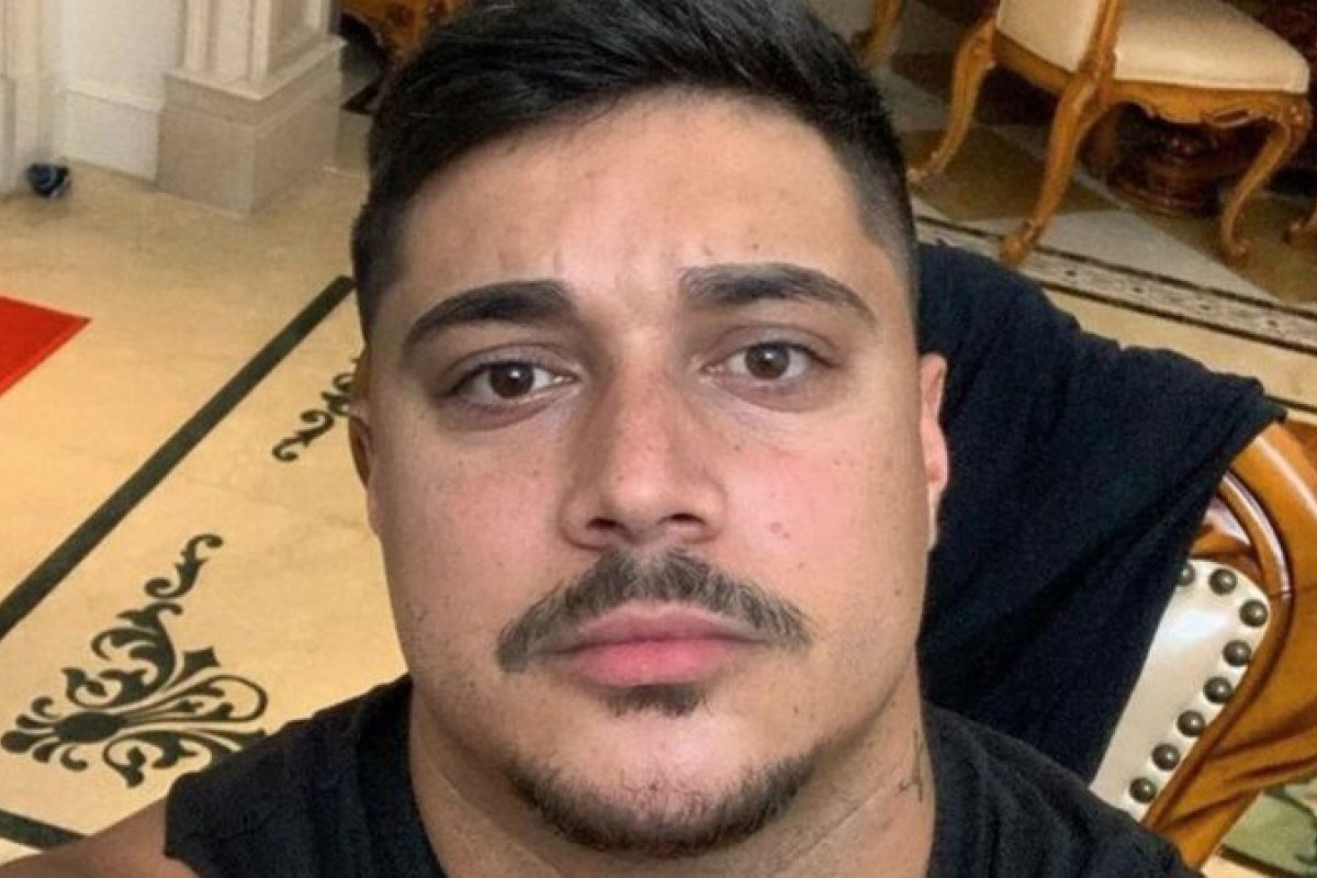 Aos 30 anos, ex-jogador do Coritiba, morre após passar mal na casa de atacante do Cruzeiro!