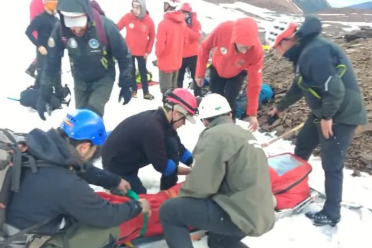 Vídeo: turista brasileiro morre após ser atingido por bloco de gelo na Argentina