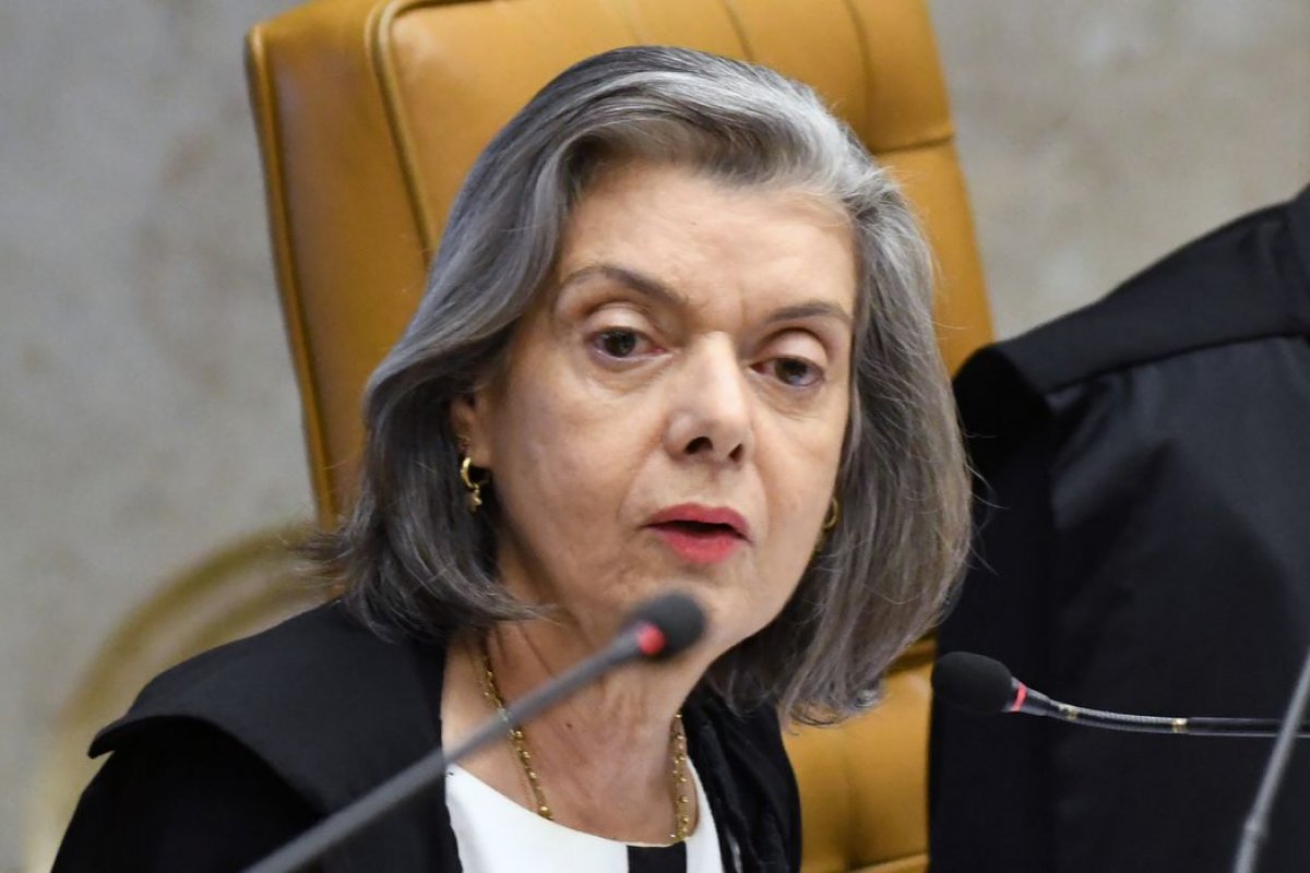 Cármen Lúcia afirma que 'além do candidato, quem ganha a eleição é a democracia'