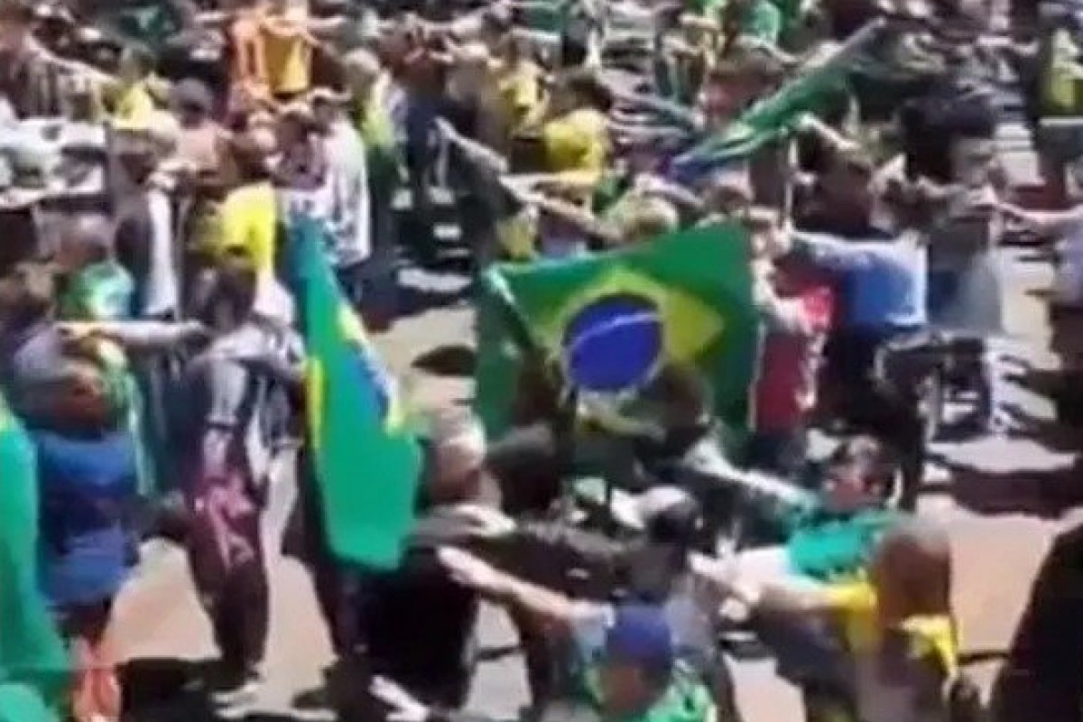 MP aponta que gesto em ato em SC não teve intenção de fazer apologia ao nazismo