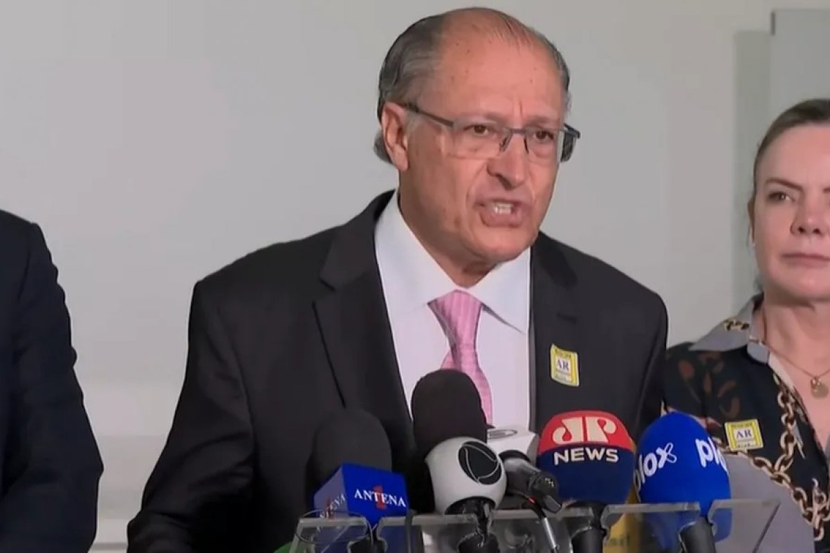 Ministro da Casa Civil nomeia Alckmin e oficializa início da transição do governo