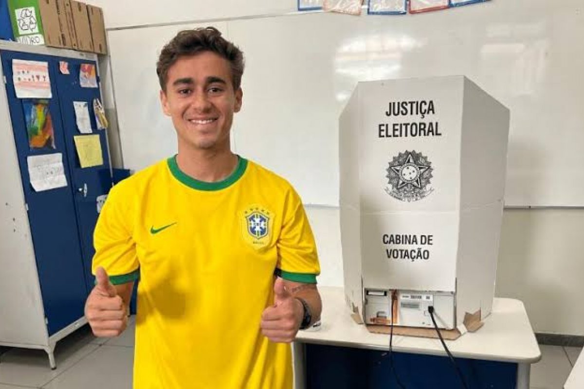 Conta do deputado eleito Nikolas Ferreira no Twitter é suspensa por determinação judicial