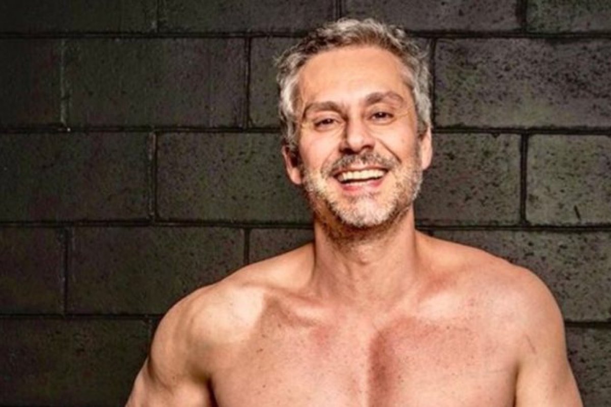 Alexandre Nero posa seminu e exibe corpão sarado!