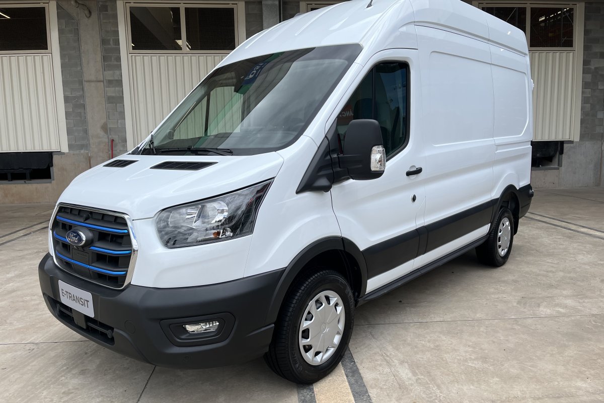 Ford apresenta van elétrica E-transit 