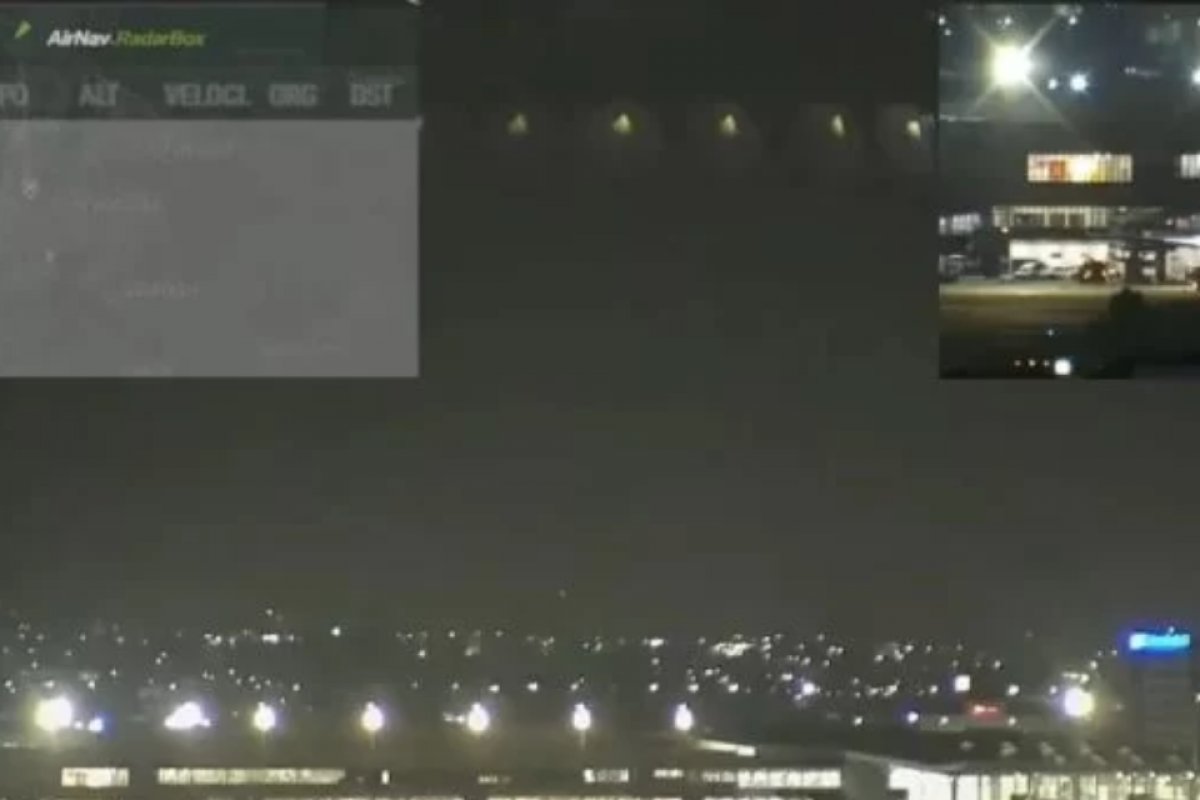 Vídeo: Pilotos da Azul,da TAM detectam OVNIs no céu do Brasil