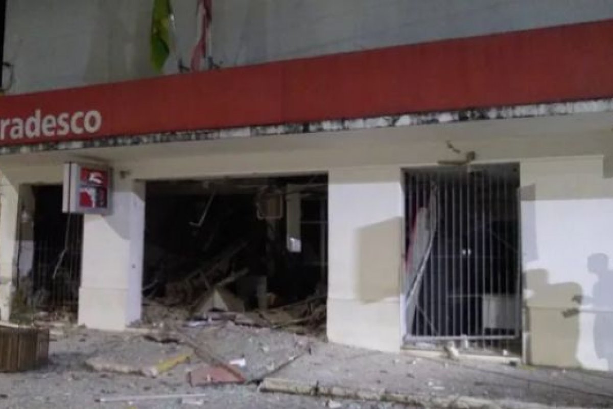 Três agências bancárias são explodidas em Muritiba, cidade a 140 quilômetros de Salvador
