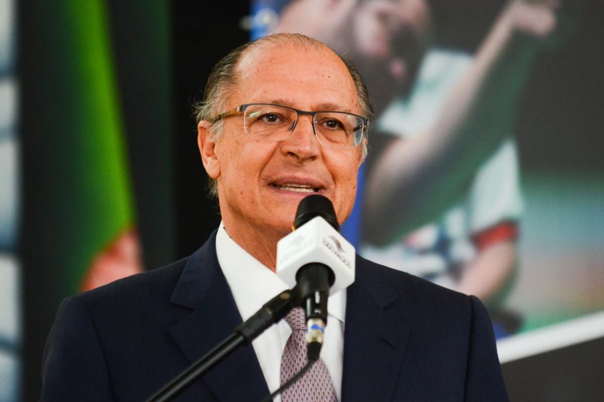Vice-presidente eleito, Geraldo Alckmin completa 70 anos