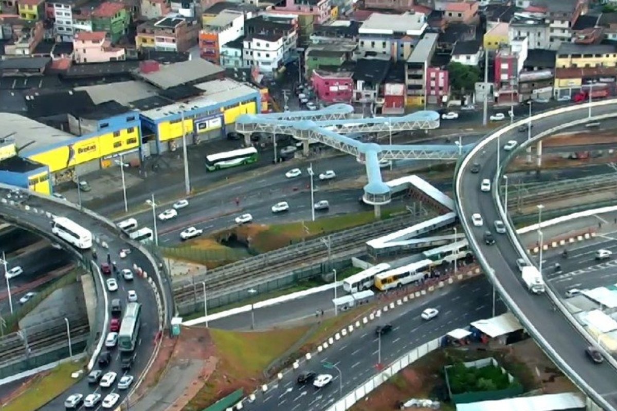 Homem é atropelado na Av. Bonocô e fica ferido