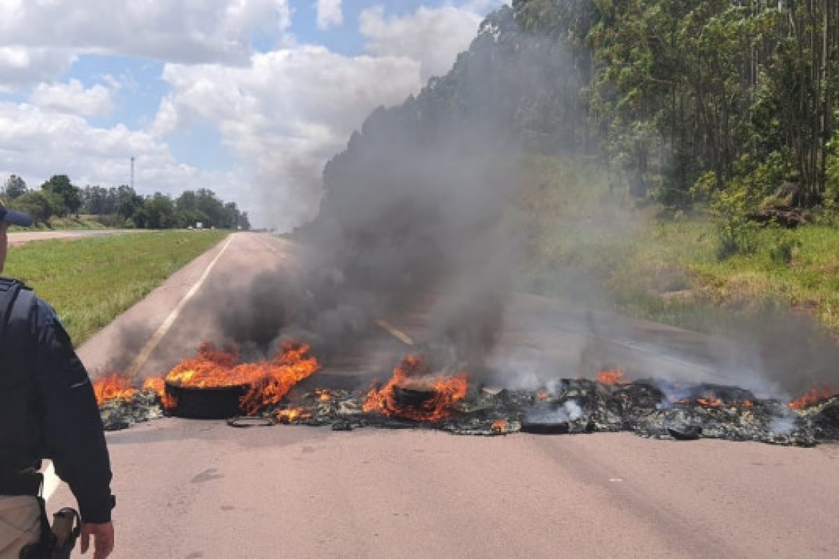Brasil volta a ter bloqueios em vias e número de interdições sobe, afirma PRF