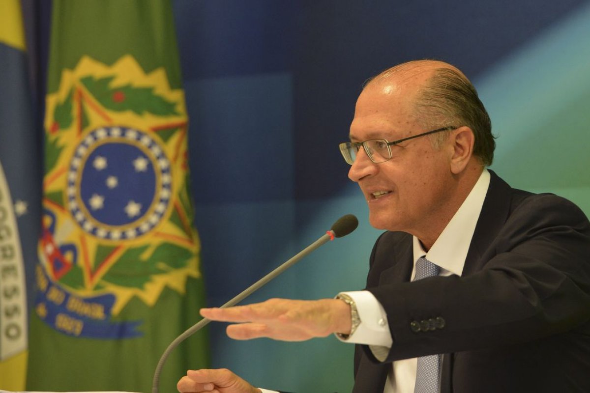 Alckmin fará reunião com integrantes da Comissão Mista de Orçamento nesta terça-feira (8)