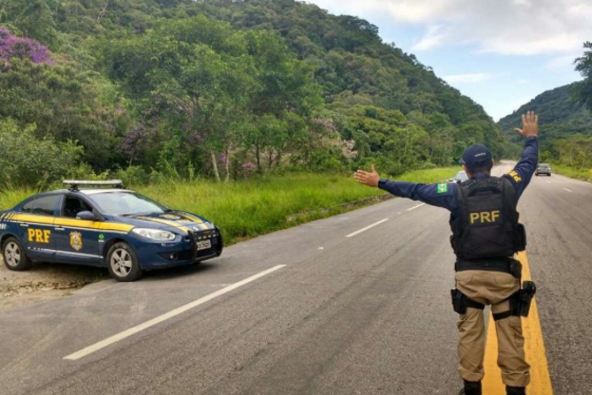 PRF flagra 109 motoristas dirigindo alcoolizados no feriado da Proclamação da República