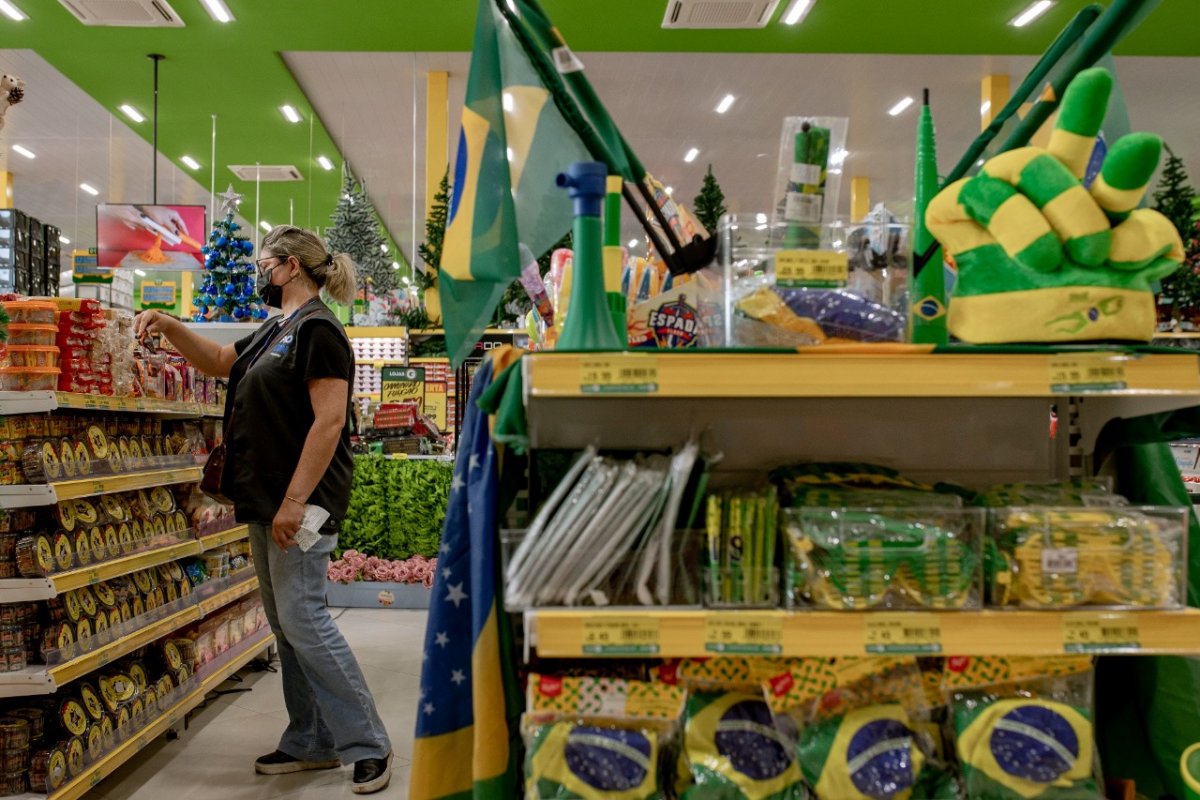 Procon inicia “Operação Copa do Mundo” para fiscalizar comércios que vendem produtos temáticos do evento