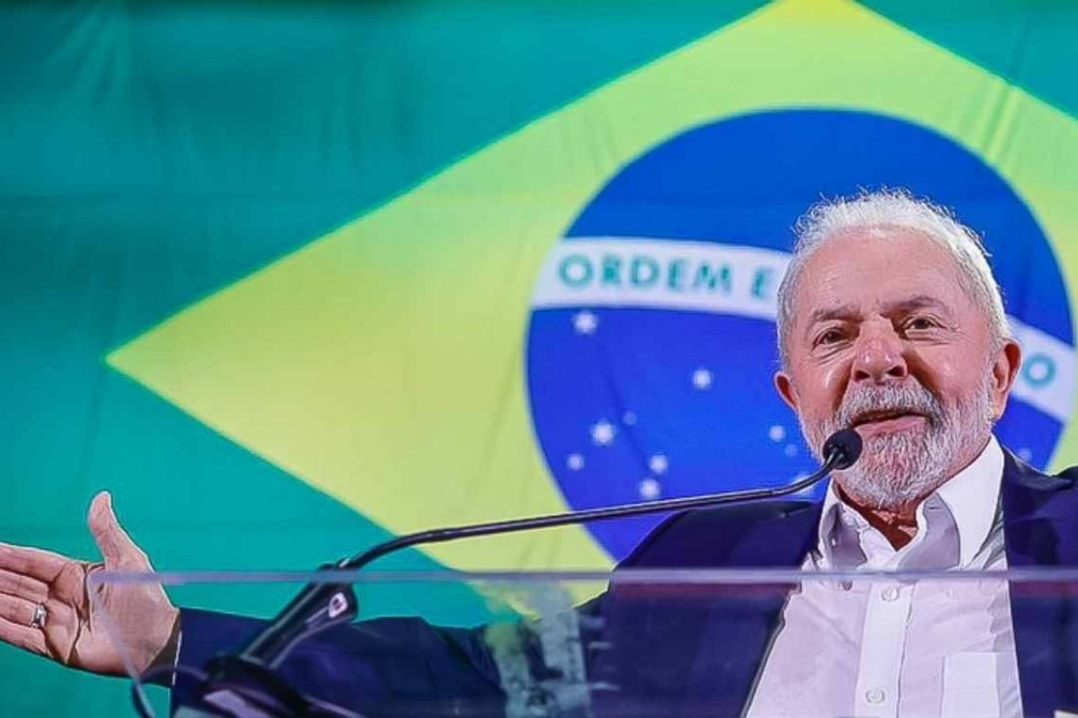 Lula terá que cumprir uma promessa eleitoral a cada 14 dias de mandato