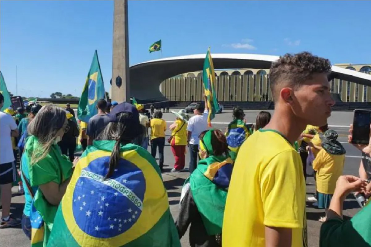 Polícia Militar monitora mais de 100 caminhões que estão a caminho do QG do Exército no DF