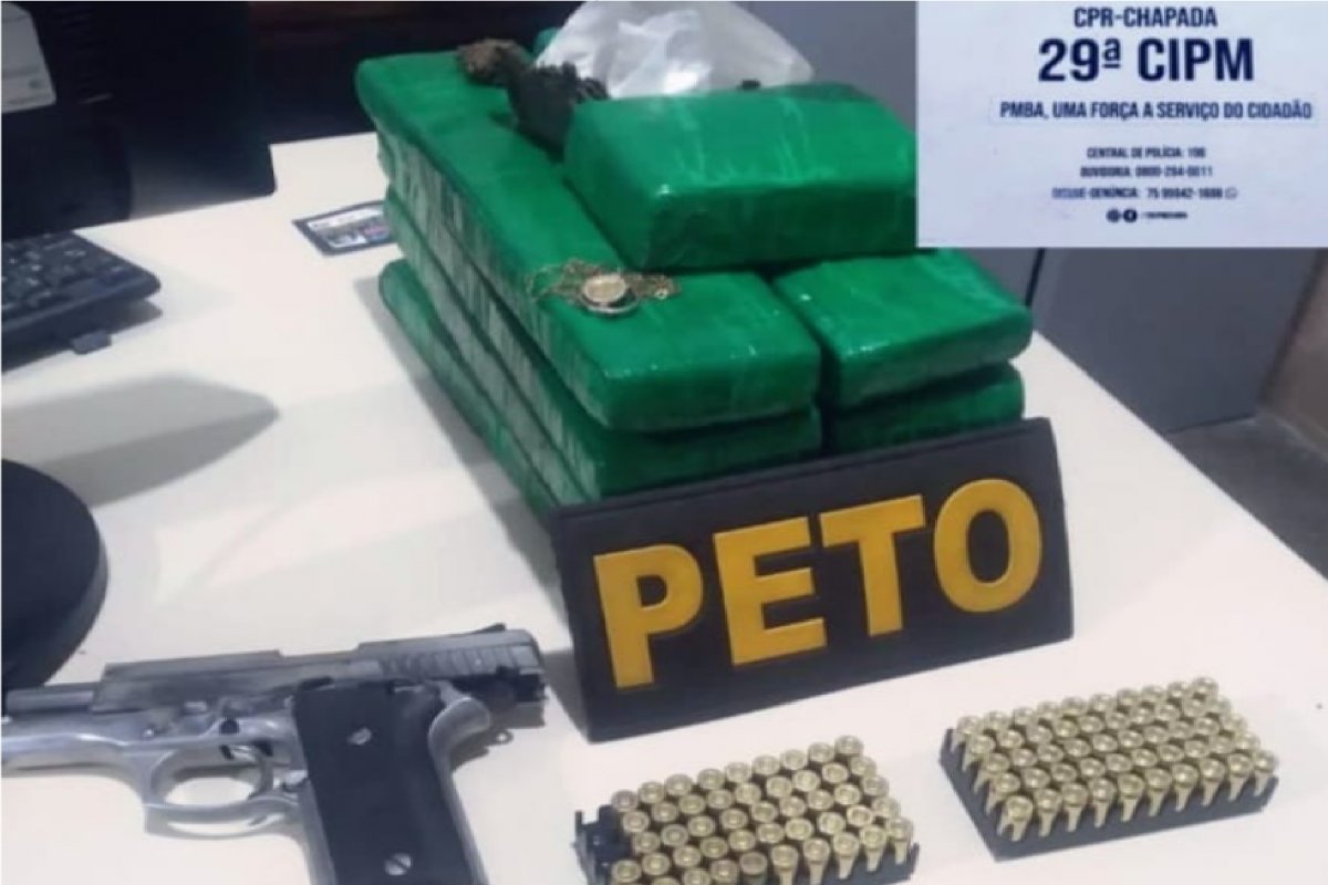 Dupla é presa com drogas durante ação conjunta da PM e PRF em Seabra (BA)