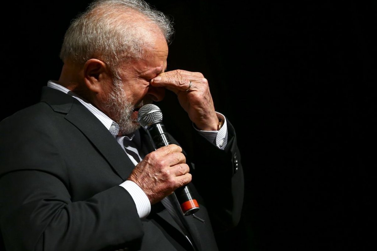 Vídeo: Lula chora ao fazer discurso de combate à fome