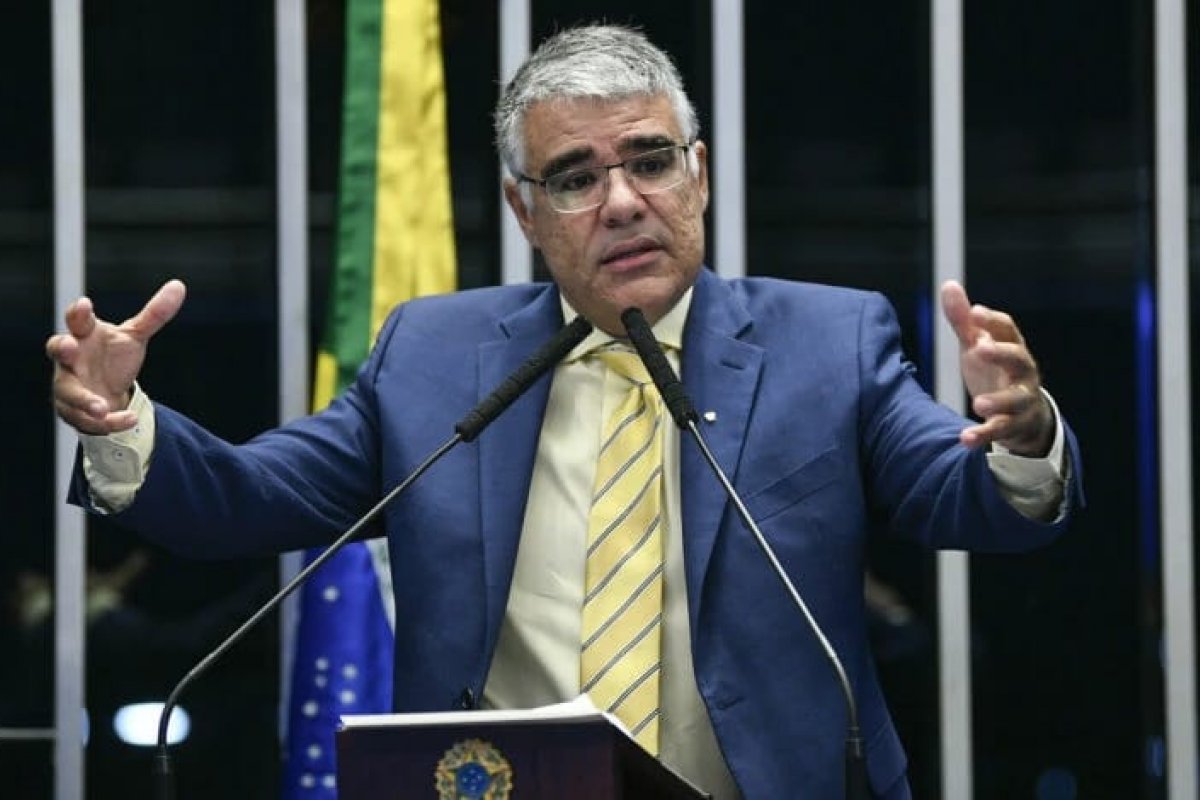 Senador diz que brasileiros sofrem "uma escalada de censura jurídica"