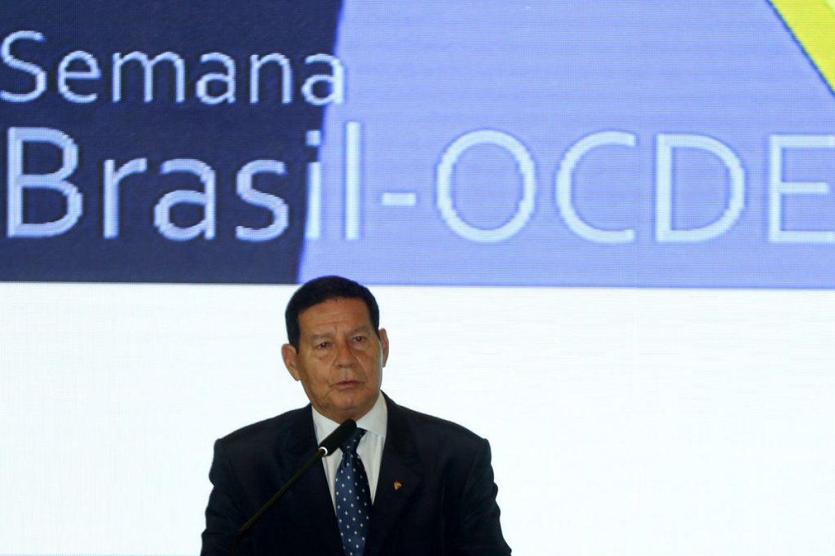 Hamilton Mourão diz que não há o que comemorar sobre as eleições