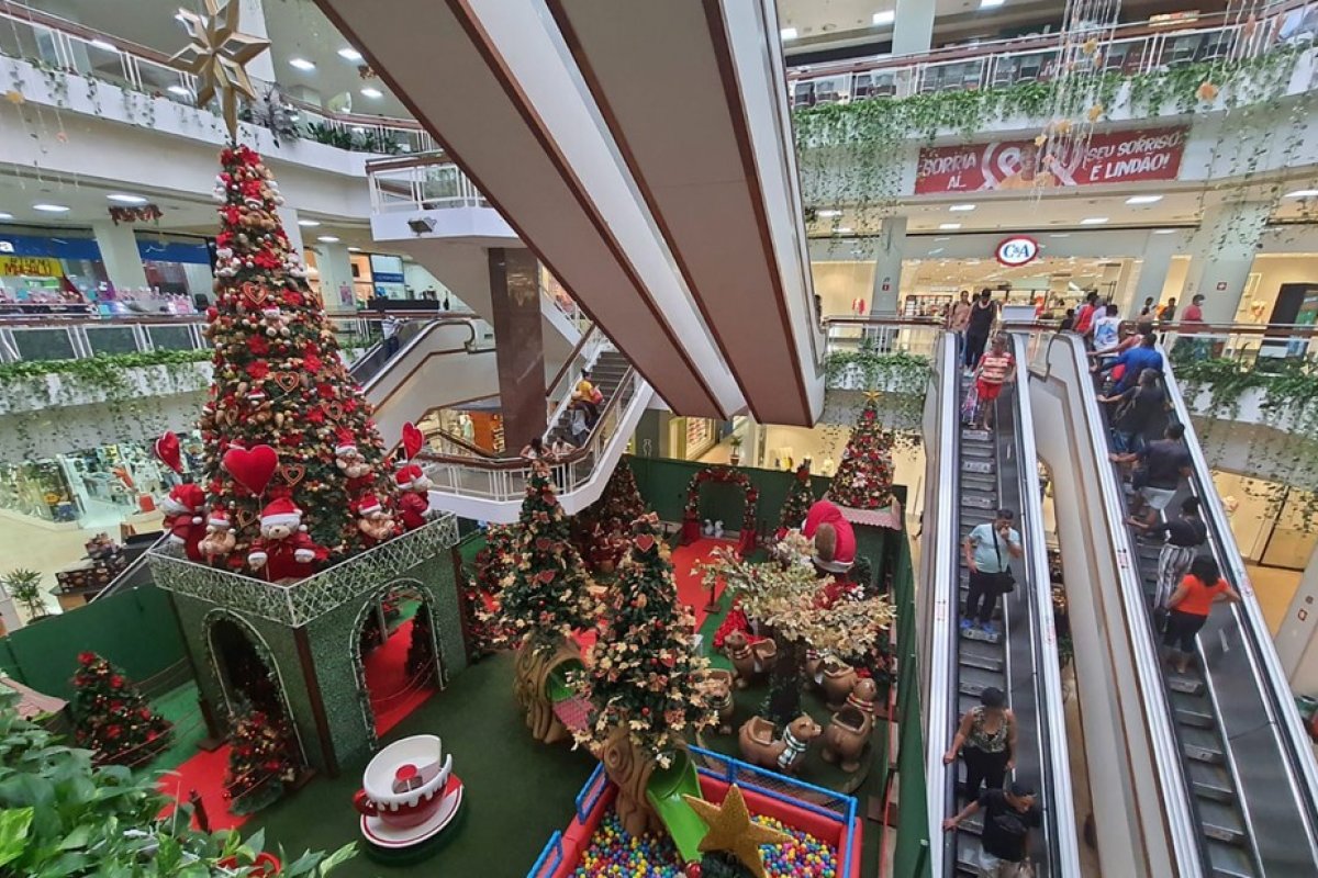 Confira o que abre e o que fecha no feriado da Proclamação da República