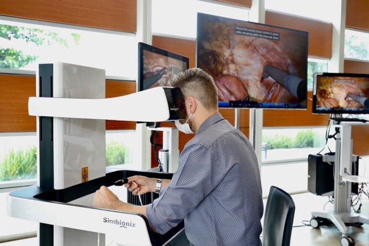 Evento médico reúne novas tecnologias e cirurgias robóticas ao vivo!