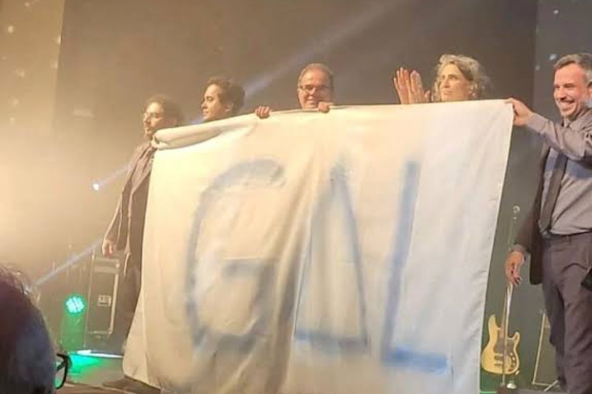 Cantora Simone prestou homenagem para Gal Costa